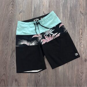 Billabong Boys swim trunks size 24